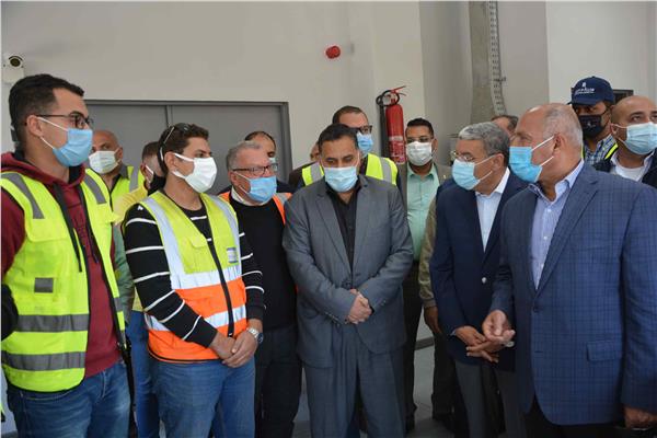  وزير النقل ومحافظ المنيا يشهدان اختبارات برج إشارات سمالوط 