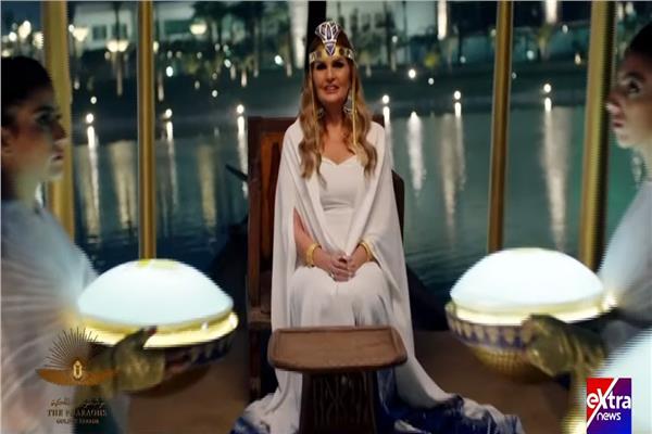 الفنانة يسرا