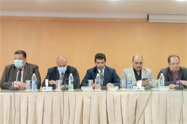 رؤساء تحرير الصحف يطالبون بإقالة أسامة هيكل