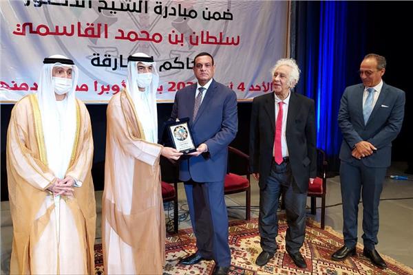  الشارقة للتكريم الثقافى يكرم الأديب 
