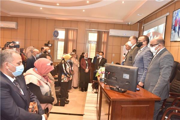 محافظ أسيوط يشارك في الملتقى العلمي الأول ويكرم قيادات الصحة وأطباء الجامعة 