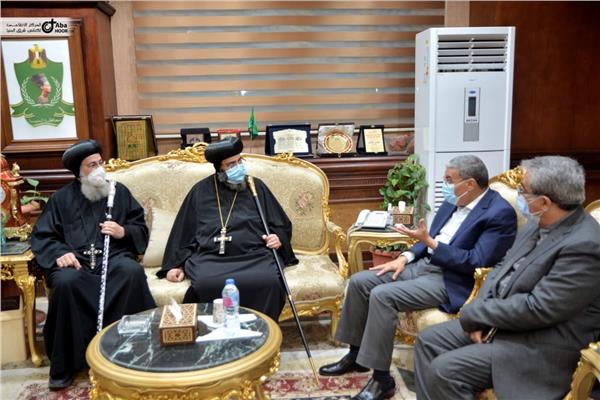 الأسقفان الجديدان بالمنيا يزوران المحافظ