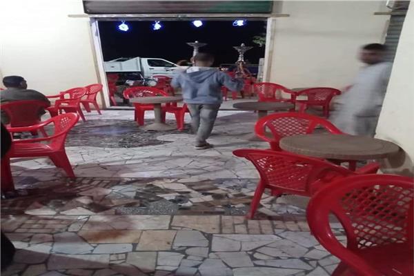 إيقاف أعمال مخالفة بدون ترخيص ووتحريز عدد من الشيش بأحد المقاهى بالمنيا