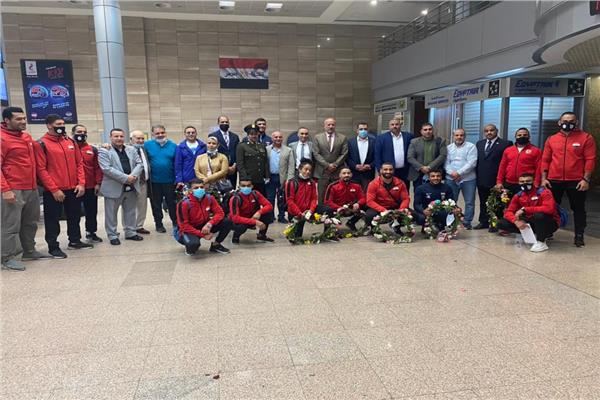 وزير الرياضة يهنئ المنتخب المصري للمصارعة 