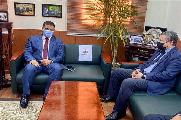 رئيس جامعة مطروح يستقبل رئيس الهيئة العامة لمحو الأمية