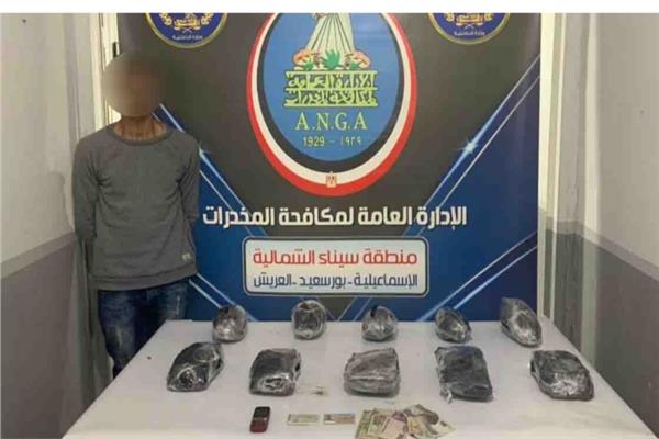 المتهمين بحوزتهم المضبوطات