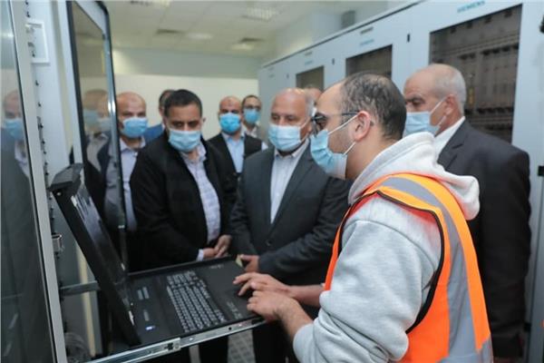 وزير النقل يتابع تحديث إشارات السكة الحديد 