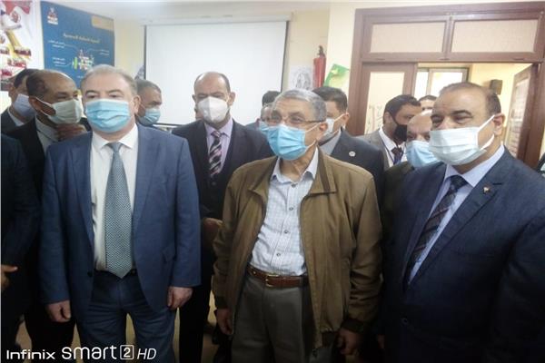 وزير الكهرباء يتفقد مدرسه الضبعه لتكنولوجيا الطاقة النووية بمطروح