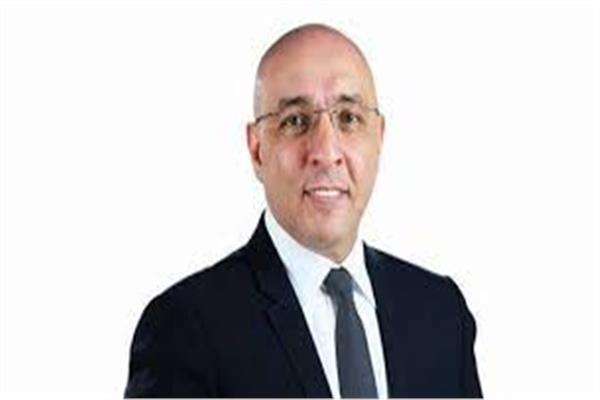 الروائي عصام يوسف