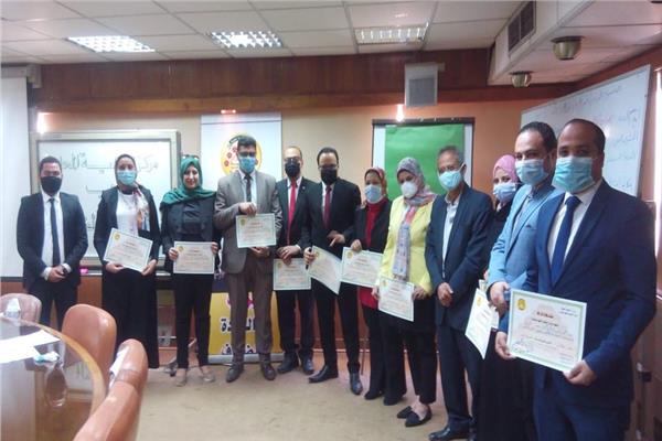  خريجي دورة قادة المستقبل