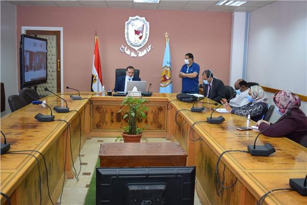 اجتماع رئيس جامعة سوهاج
