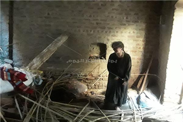 الصور الأولى لانهيار منزل في قنا