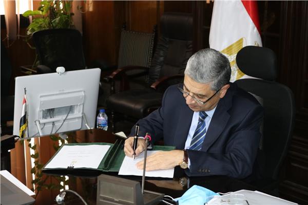  وزير الكهرباء والطاقة