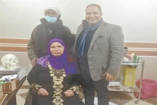 المصابة بطلقىن ناريين فى الوجه بعد تعافيها