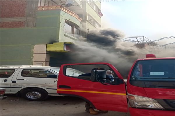 حريق داخل محل قطن بالسويس 