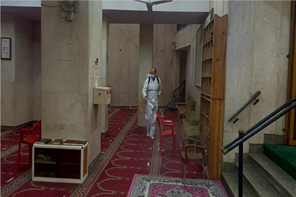 " الجيزة " رش وتعقيم المنشات العامة ودور العبادة بنطاق حى جنوب الجيزة
