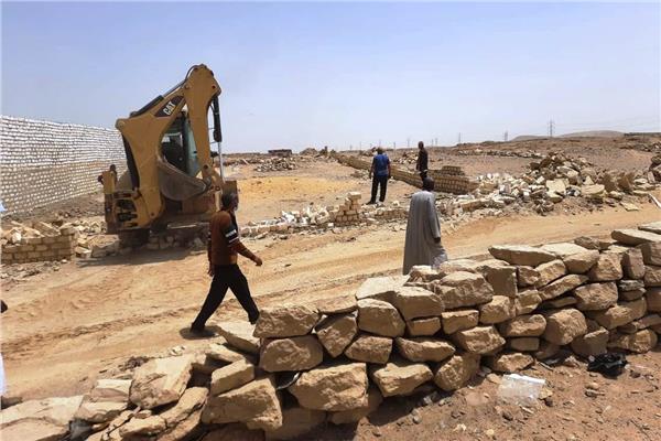  محافظ إسوان يشدد على إزالة التعديات في مهدها  