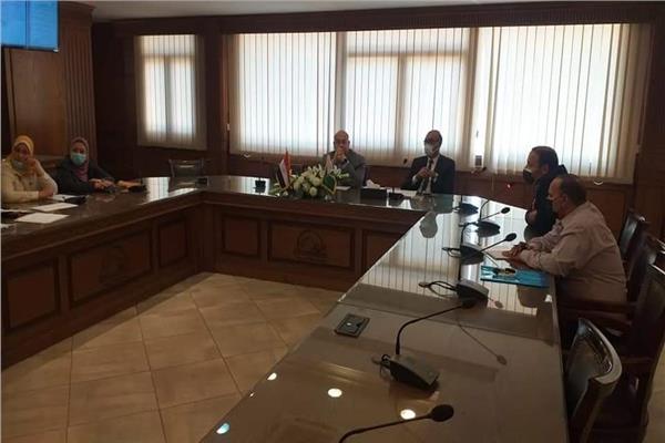 نائب محافظ الجيزة يعقد أجتماعا مراجعه تراخيص البناء