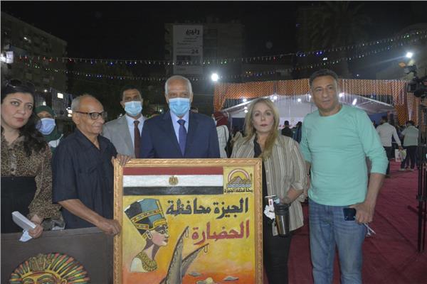 المحافظ في معرض الكتاب