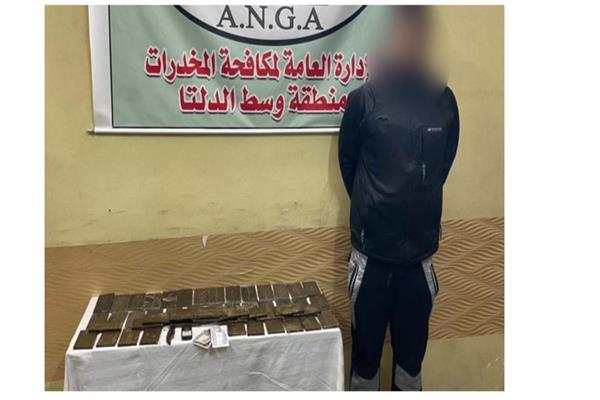 المتهم بحوزتة المضبوطات