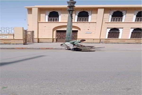 حملات مكثفة للنظافة بقرى واحياء مركز ومدينة المنيا.