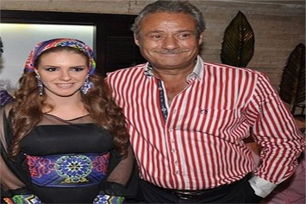 الفنانة دنيا عبدالعزيز والفنان فاروق الفيشاوي