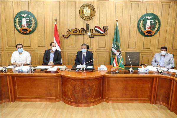 محافظ المنوفية يناقش الاستعدادات  لبدء تطبيق منظومة الاشتراطات البنائية الحديثة تجريبياً بقويسنا 