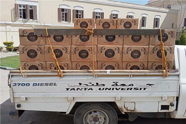 جامعة طنطا توزع 150 كرتونة مواد غذائية