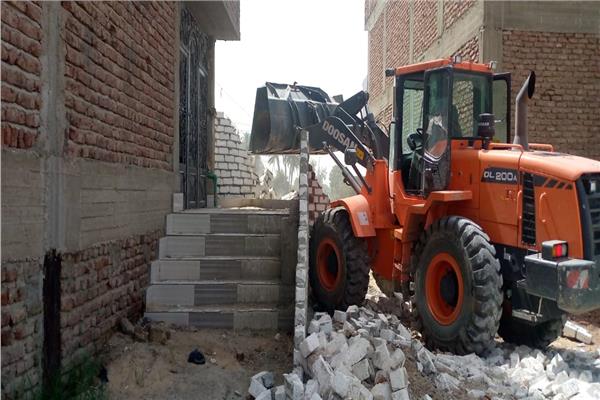 إزالة محاولتين للبناء على أراض ملك الإصلاح الزراعي بأرمنت
