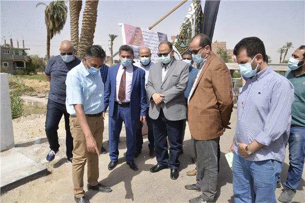 محافظ الفيوم يتفقد كوبري الهويس