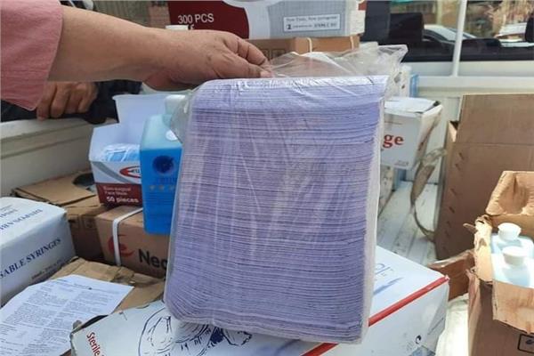 المستلزمات الطبية مجهولة المصدر داخل مخزن ببورسعيد 