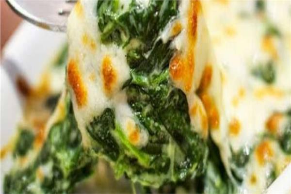  السبانخ البشاميل بالجبنة