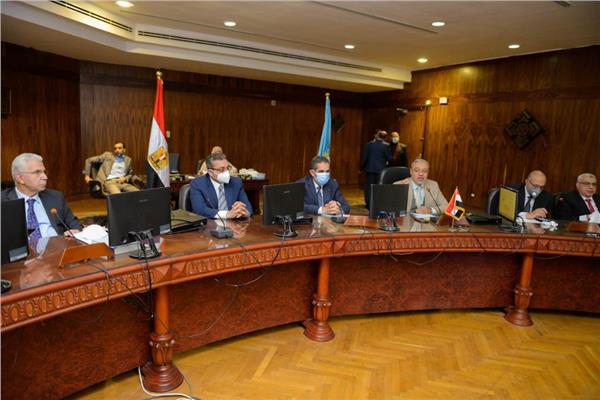 انطلاق أولى الدورات التدريبية للراغبين فى شغل مناصب إدارية أو قيادية بالجامعات المصرية 