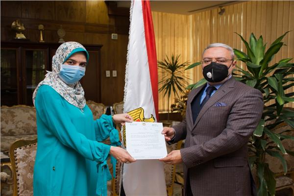  نيفين شاهين قائمًا باعمال رئيس مجلس قسم علاج الجذور بطب الأسنان بطنطا