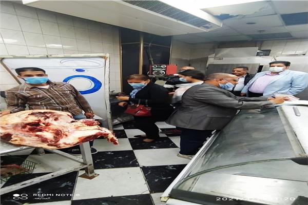 إعدام 40 كيلو لحوم غير صالحة للاستهلاك بغرب القاهرة 