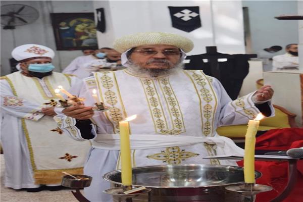 الأنبا يواقيم يترأس قداس خميس العهد بكنيسة مارجرجس بأرمنت الحيط