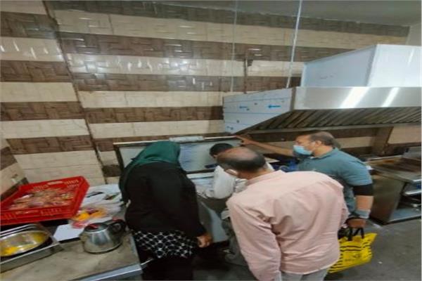 حملة مكبرة للتفتيش على المحلات التجارية بشبين الكوم 