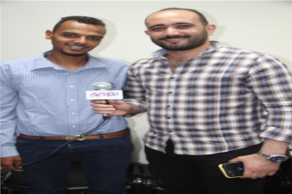 محرر بوابة أخباراليوم  مع عامل الدليفري الذي قابله الرئيس السيسي 