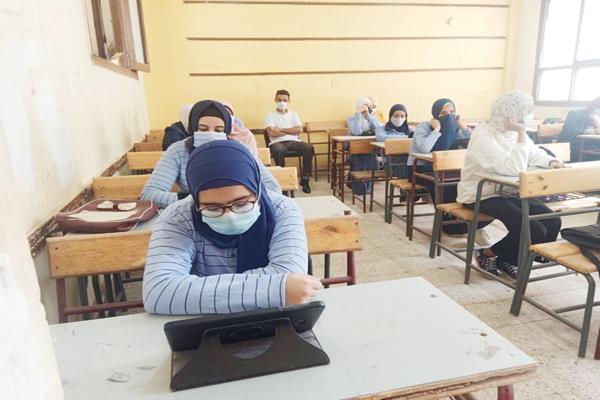  طلاب النقل حتى الثانى الثانوى فى انتظار النتيجة