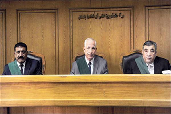 هيئة المحكمة اثناء النطق بالحكم