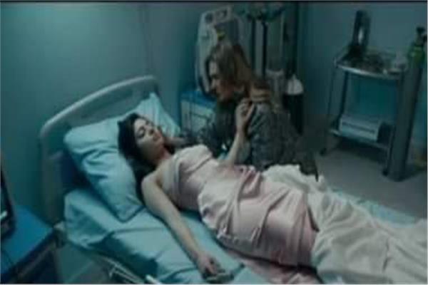 يسرا تودع ابنتها في "حرب أهلية"
