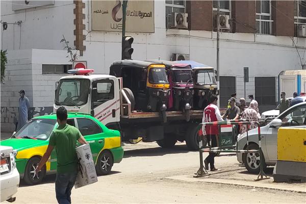 حملات مروريه لضبط التكاتك بشوارع المنوفيه