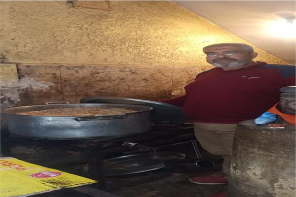 كواليس "طباخين الخير " في إعداد وجبات الإفطار 