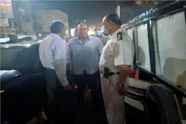 جولة نائب المحافظ لمتابعة مواعيد غلق المحلات الجديد بالحوامدية| صور