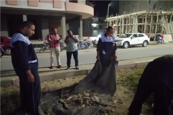  تكسير كل السلالم والبلاط المخالف لخطوط التنظيم بشارع مدرسة الصنايع بمنطقة العوامية. 