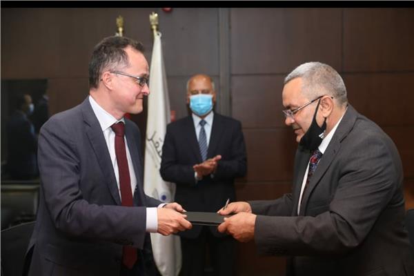 «الوزير» يشهد توقيع مذكرة تفاهم لتدشين نظام تشغيل أتوبيسات BRT على الدائري