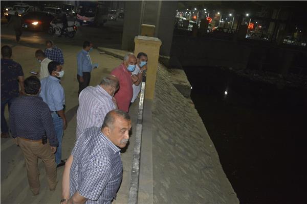 محافظ الجيزة خلال الجولة