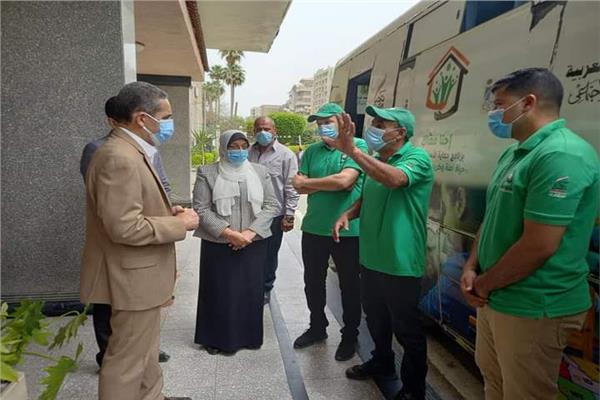  معرض  لتوزيع الملابس الجديدة بالمجان