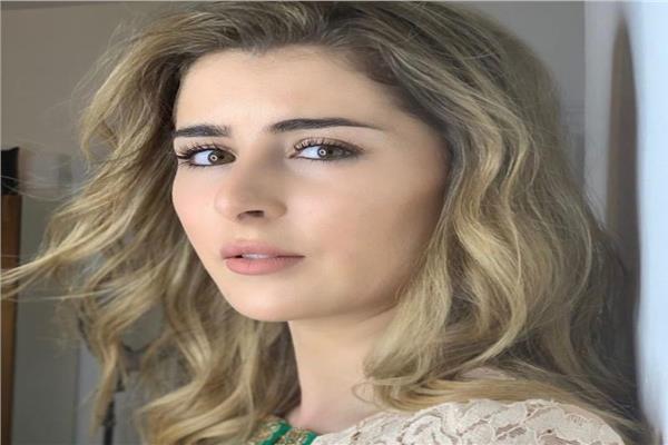 الفنانة عائشة بن أحمد