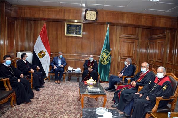 محافظ القليوبية يستقبل وفد من الكنيسة 